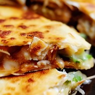 Кесадилья с курицей и эмменталем