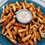 Кето-гарнир «Картофель фри с соусом дорблю»