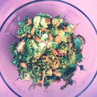 Киноа с миндалем и рукколой