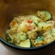 Киноа с овощами и специями