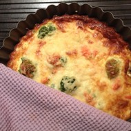 Киш с форелью и брокколи