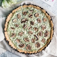 Киш с грибами и шпинатом