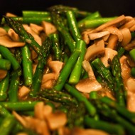 Киш со спаржей и грибами