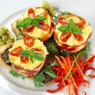 Киш в стаканчиках из прошутто