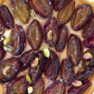 Клафути со сливами и шоколадом