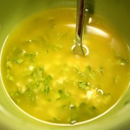 Классическая заправка из оливкового масла и чеснока