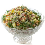 Классический оливье с колбасой и свежими огурцами