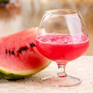 Клюквенно-арбузный пунш с водкой и ликером «Куантро»