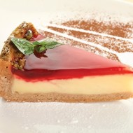 Клубничный чизкейк с безе