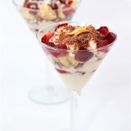 Клубничный десерт с портвейном и маскарпоне