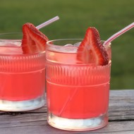 Клубничный лимонад с красным чаем