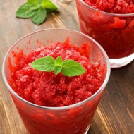 Клубничный шербет с соком лайма и текилой