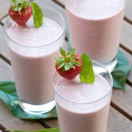 Клубничный смузи с клюквенным соком