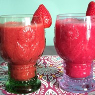 Клубнично-брусничный смузи