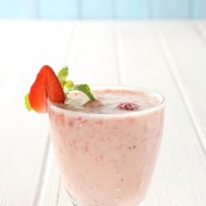 Клубнично-миндальный смузи