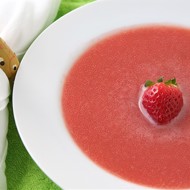 Клубничный суп со свежей мятой