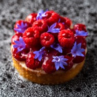 Клубничный тарт с творожным кремом