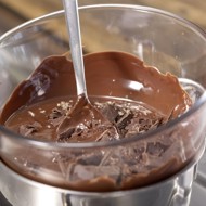 Клубника в шоколадной глазури с кардамоном