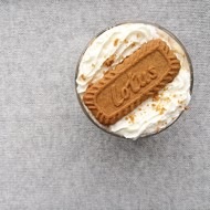 Кофе латте с пряничной пастой Biscoff