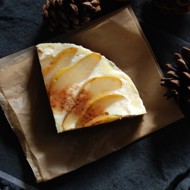 Кофейный торт с медовой грушей