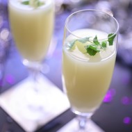 Коктейль из джина и ликера Creme de Menthe