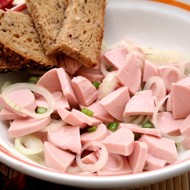 Колбаса с луком