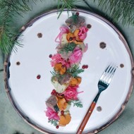 Коми-пермяцкий салат с солониной из лосятины, квашеной капустой, моченой брусникой и толченым картофелем