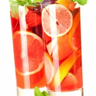 Компот из красных апельсинов, грейпфрутов и граната с белым вином и шерри