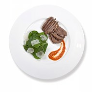 Конфи из бараньих сердец со шпинатом и топинамбуром