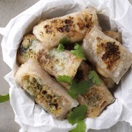 Конвертики из рисовой бумаги с фаршем и картофелем