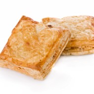 Конвертики со спаржей и сыром грюйер