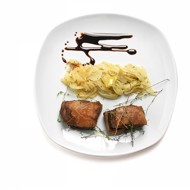 Копченые свиные ребра с уксусным луком