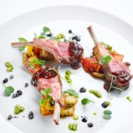 Корейка ягненка с печеными овощами