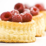 Корзиночки из теста фило с малиной