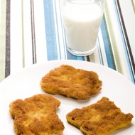 Котлеты из фасоли с грибным соусом