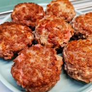 Котлеты из фарша с беконом