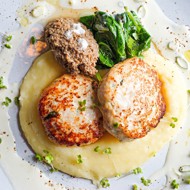 Котлеты из индейки с картофельным пюре и грибной икрой