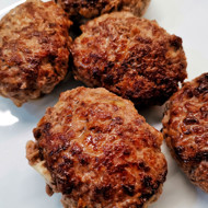 Котлеты с моцареллой из двух видов фарша