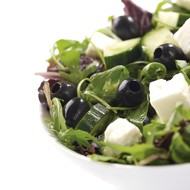 Коулсло из фенхеля с фетой и маслинами