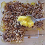 Крамбл с нектаринами и имбирем