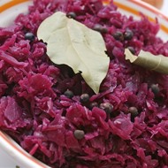 Красная капуста с луком в красном вине