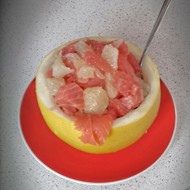 Красная рыба с помелой