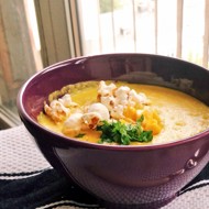 Крем-суп из кукурузы с имбирем, сливками и попкорном