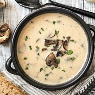 Крем-суп из шампиньонов с тимьяном и соевым соусом