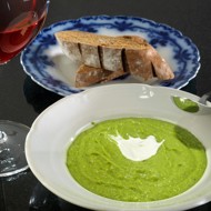 Крем-суп с чесноком и зеленым горошком