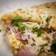 Креп с яйцом и беконом