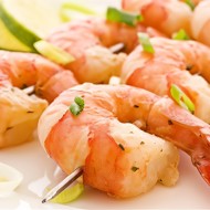 Креветки на гриле с текилой и лаймом и зеленой сальсой