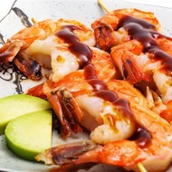 Креветки с черным перцем и карамелизированным манго