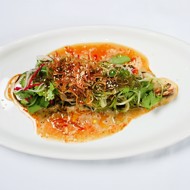 Креветки с цукини в сладком соусе чили