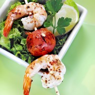 Креветки с помидорами черри на шпажках